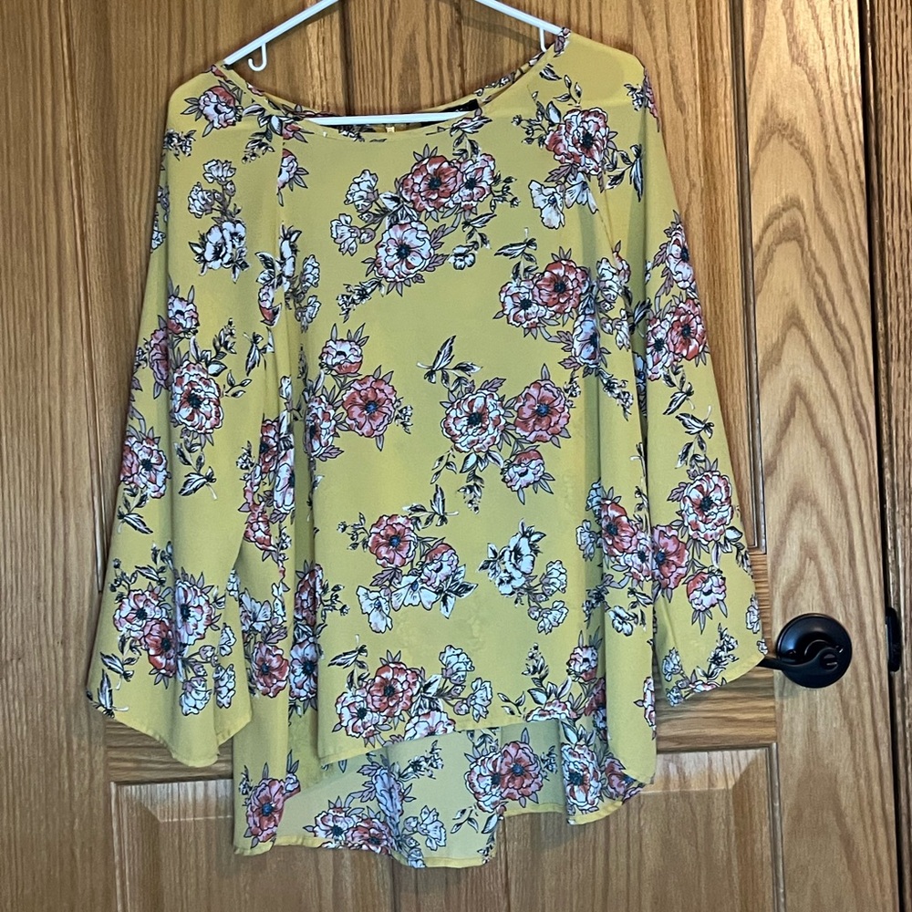 Stunning Papertape Flow Top with Zip Back-Women’s Size LG